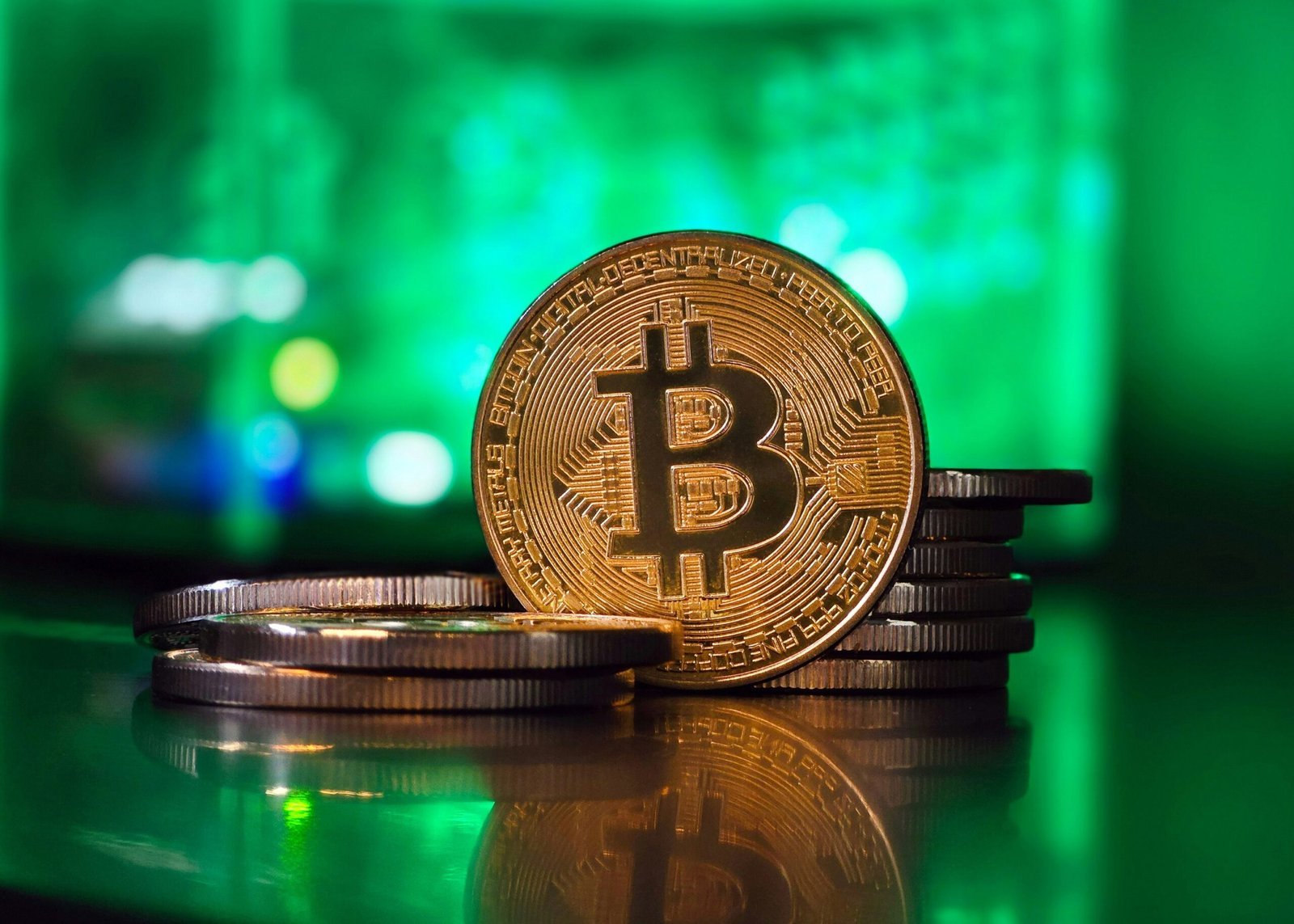 Analyse du prix du Bitcoin : rupture du drapeau baissier et réinitialisation des intérêts ouverts