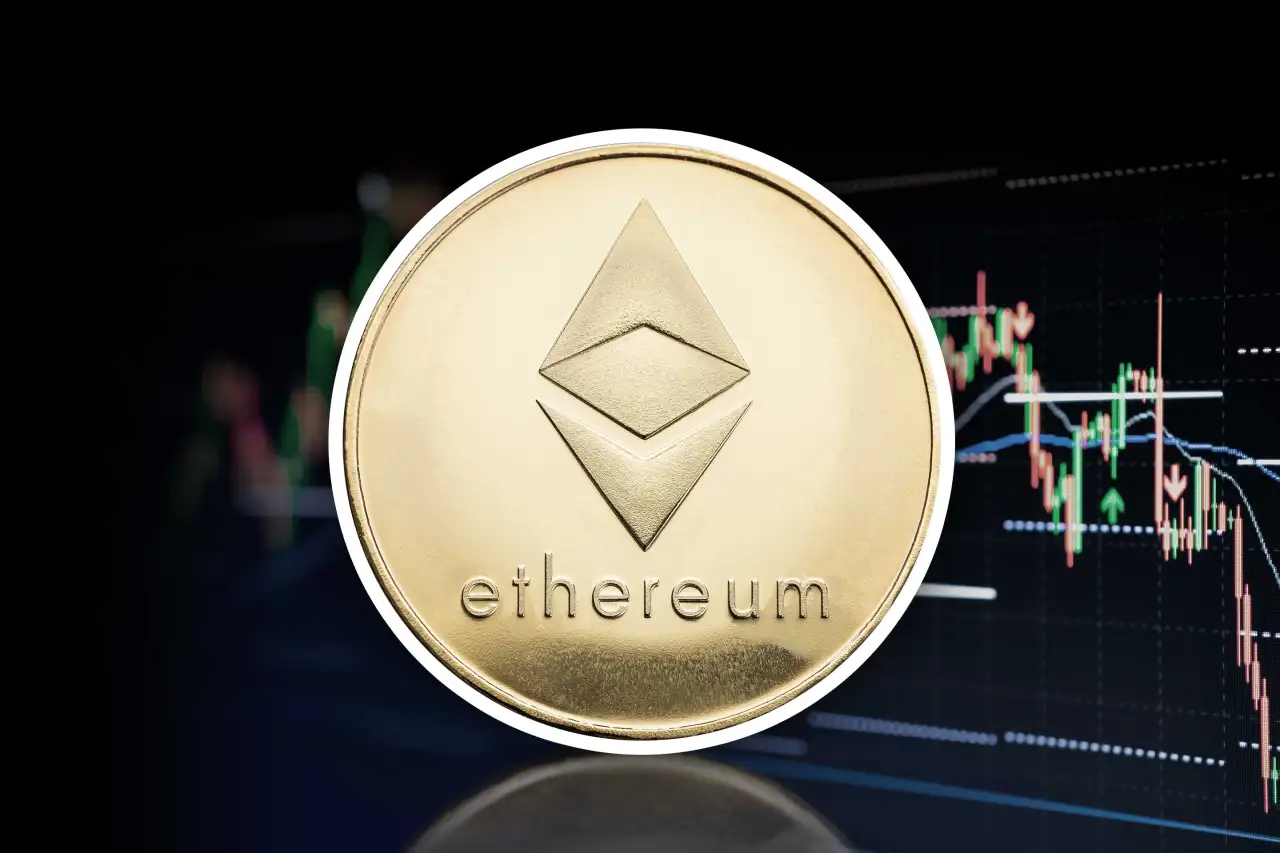 Ethereum tritt in eine wichtige Akkumulationszone ein, während die Renditen ihren Höhepunkt erreichen und die Stimmung schwächer wird.